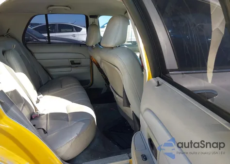 2004 Ford Crown Victoria Lx из США, поврежденный, VIN 2FAFP74WX4X132936